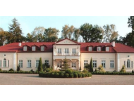 Zabytkowy pałac pod Warszawą na sprzedaż